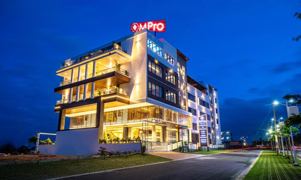Hotel M Pro Palace Mysore - 12 Minutes To Mysore Palace Экстерьер фото