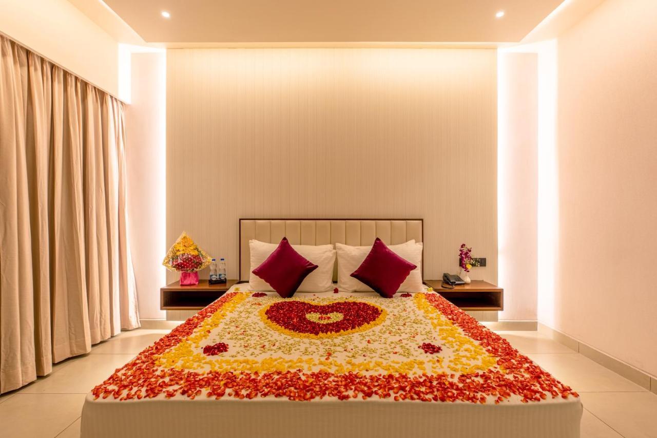 Hotel M Pro Palace Mysore - 12 Minutes To Mysore Palace Экстерьер фото
