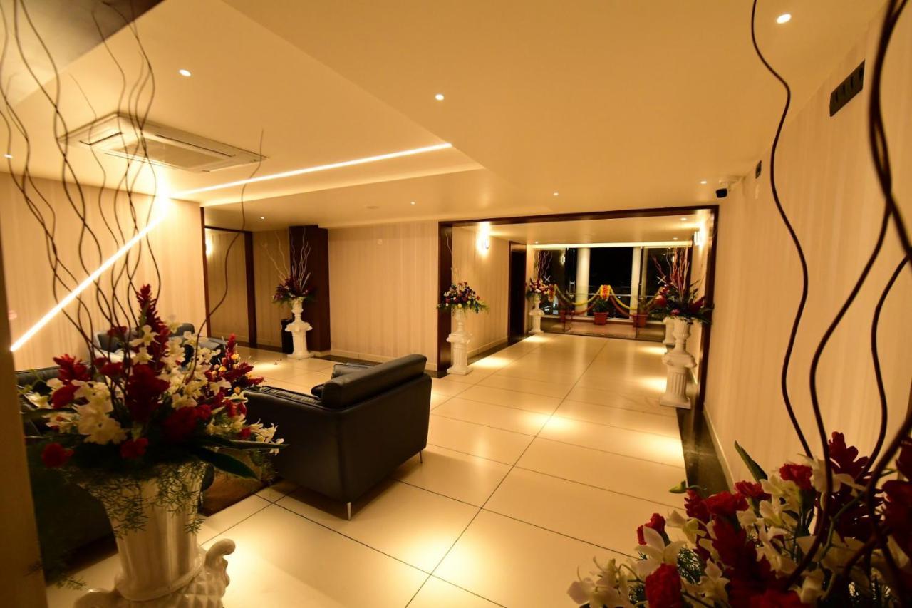 Hotel M Pro Palace Mysore - 12 Minutes To Mysore Palace Экстерьер фото