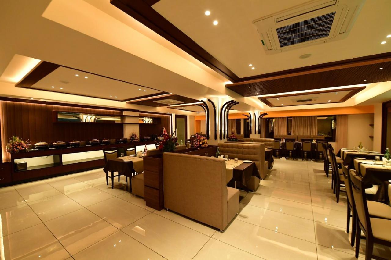 Hotel M Pro Palace Mysore - 12 Minutes To Mysore Palace Экстерьер фото