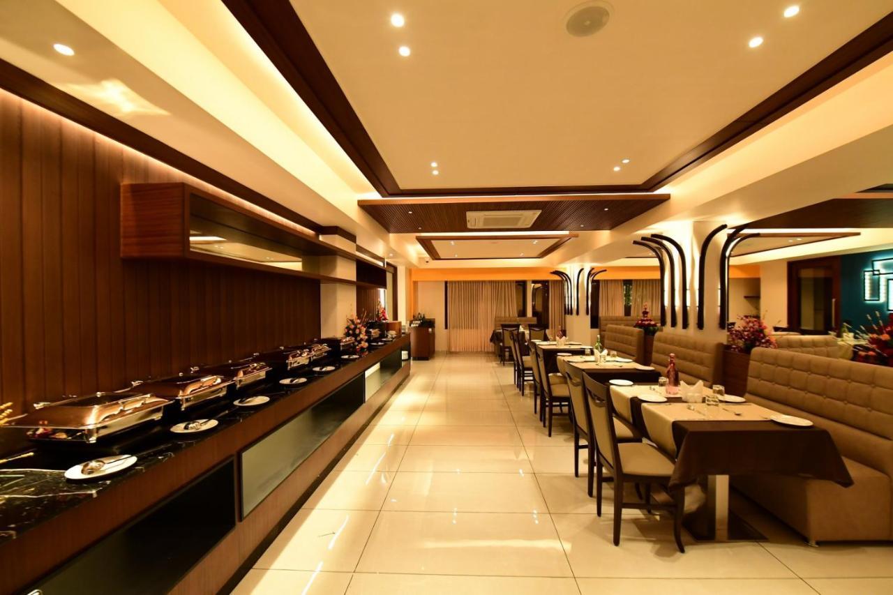 Hotel M Pro Palace Mysore - 12 Minutes To Mysore Palace Экстерьер фото
