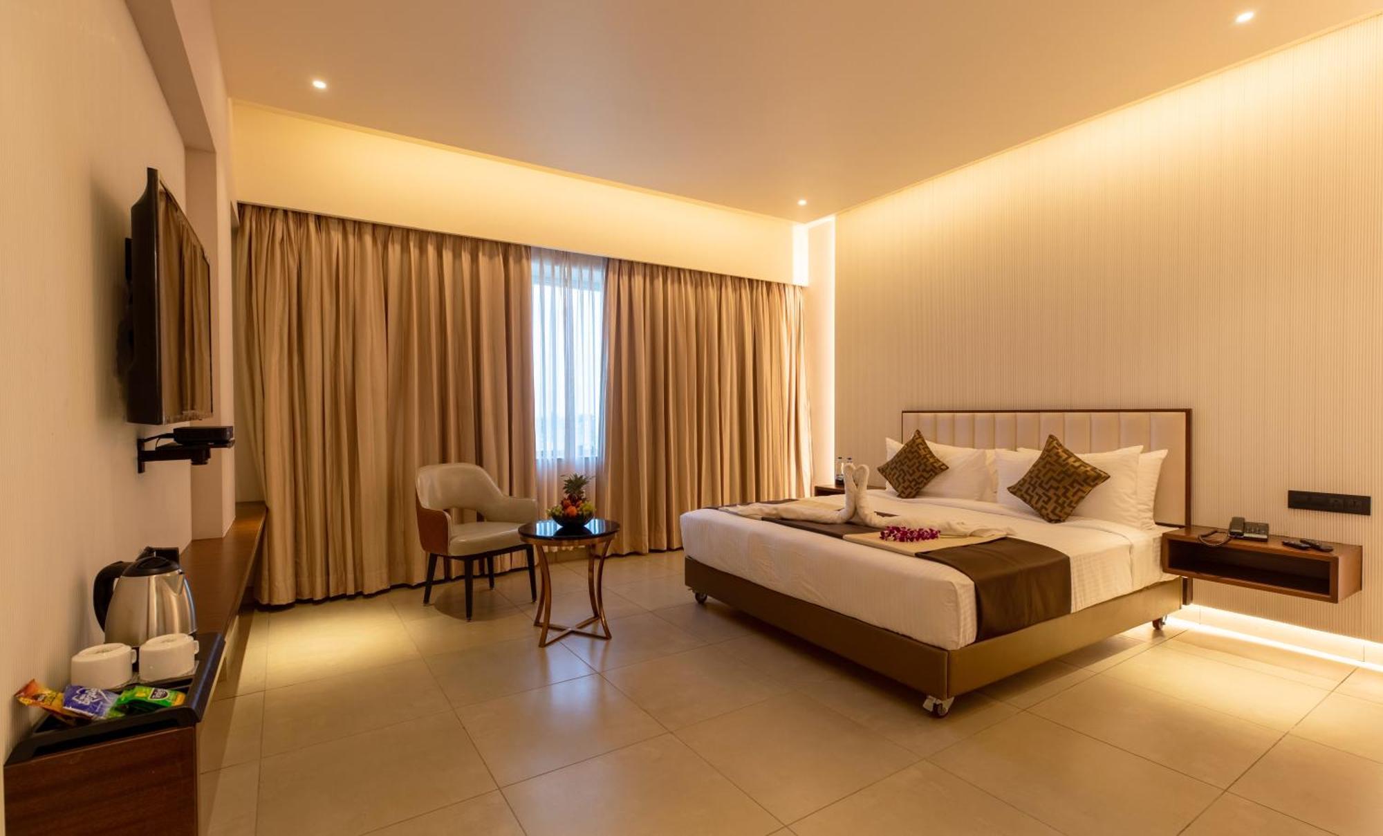 Hotel M Pro Palace Mysore - 12 Minutes To Mysore Palace Экстерьер фото