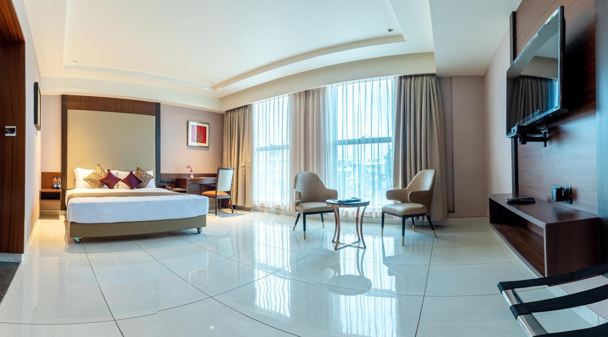Hotel M Pro Palace Mysore - 12 Minutes To Mysore Palace Экстерьер фото
