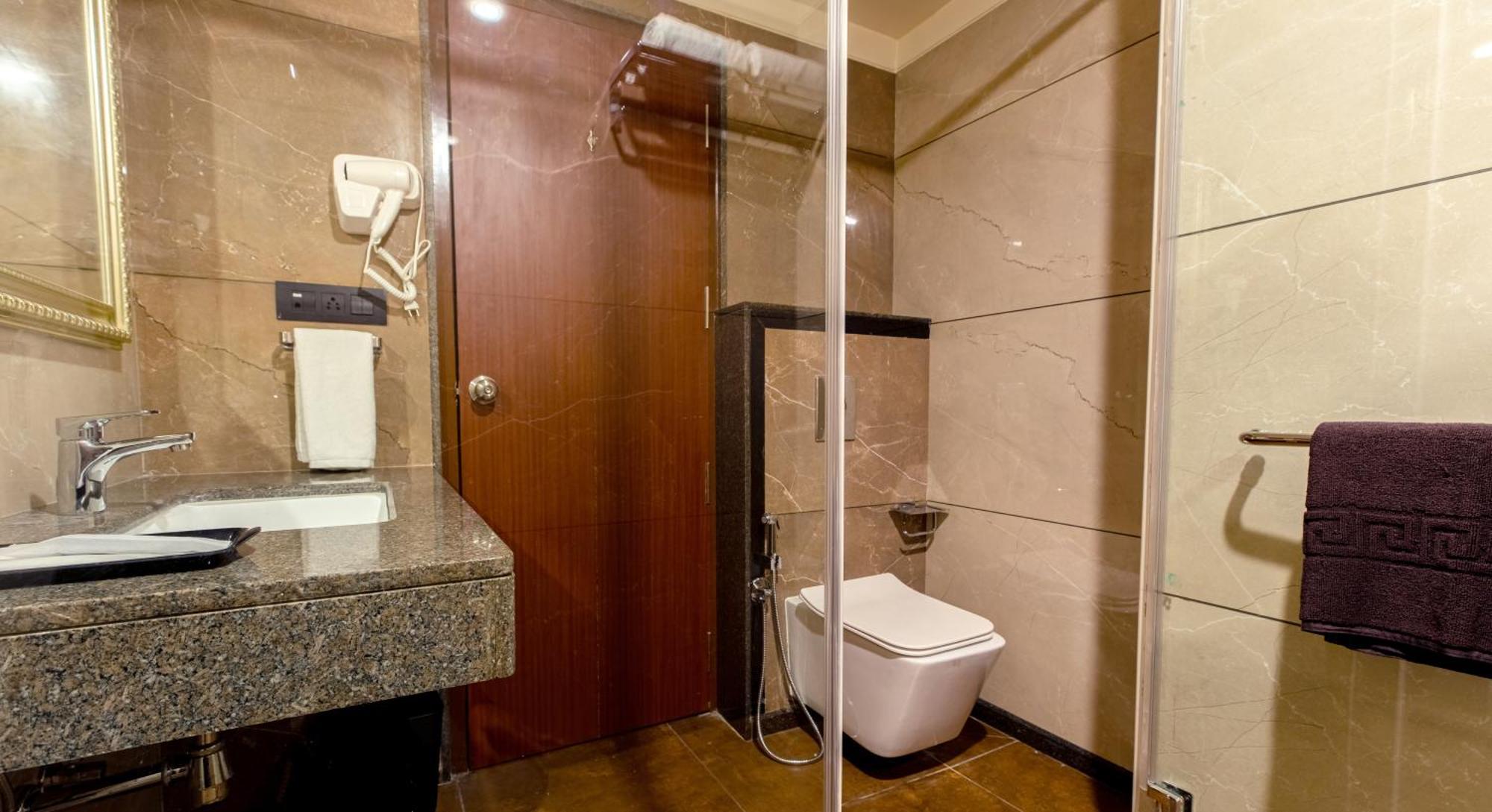 Hotel M Pro Palace Mysore - 12 Minutes To Mysore Palace Экстерьер фото