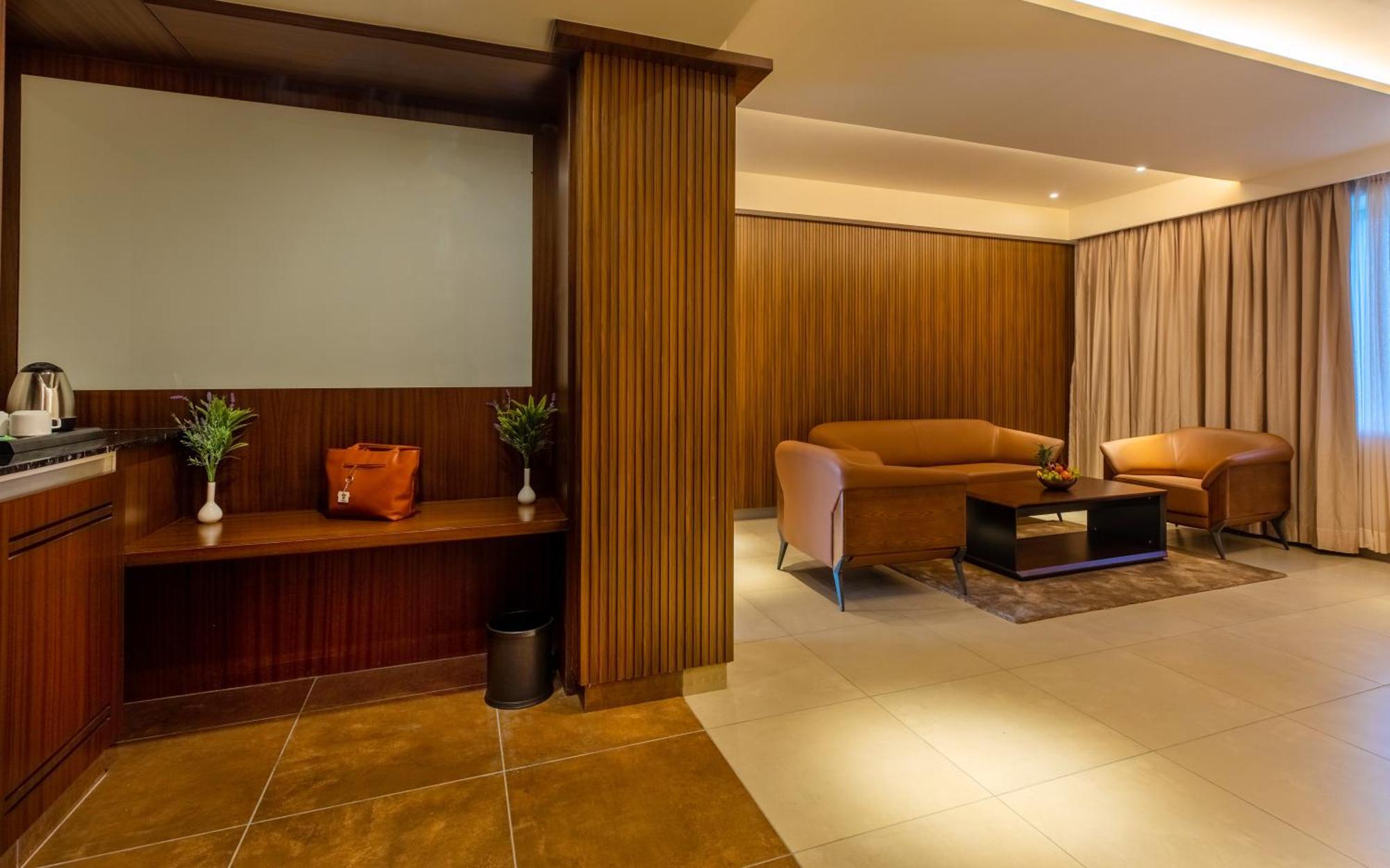 Hotel M Pro Palace Mysore - 12 Minutes To Mysore Palace Экстерьер фото