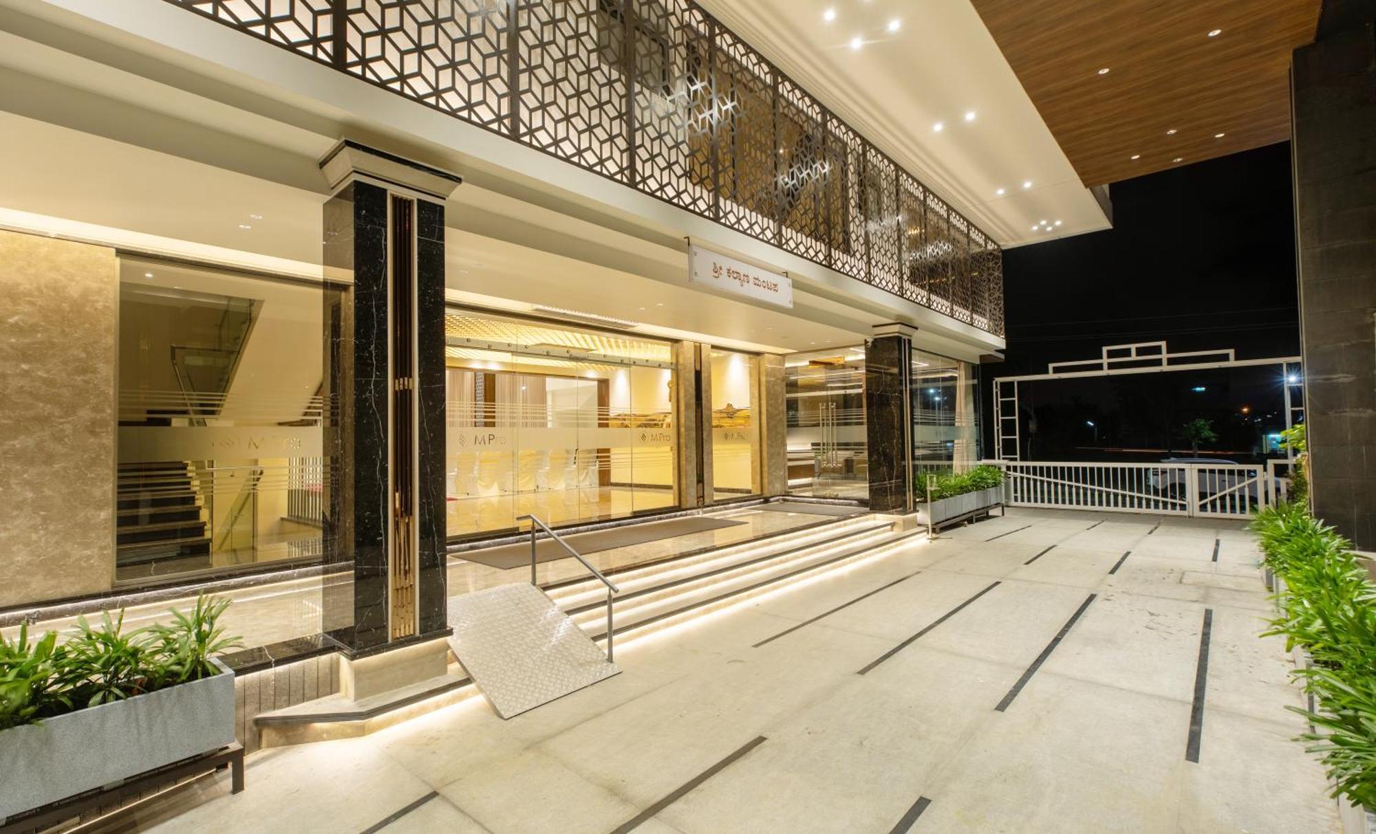 Hotel M Pro Palace Mysore - 12 Minutes To Mysore Palace Экстерьер фото